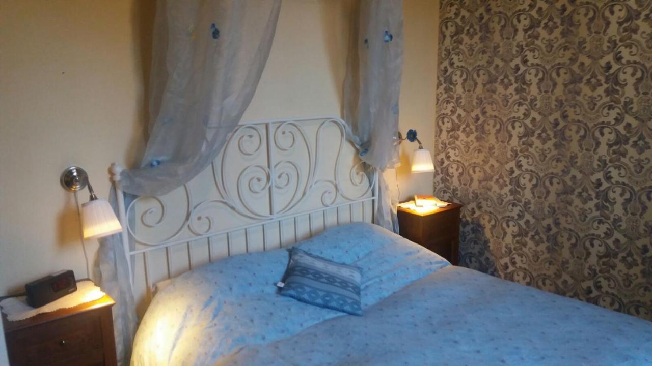 Villa Arianna B&B Lari ภายนอก รูปภาพ