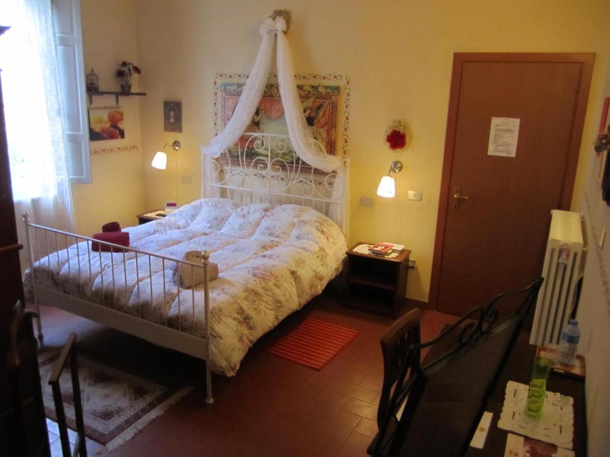 Villa Arianna B&B Lari ภายนอก รูปภาพ